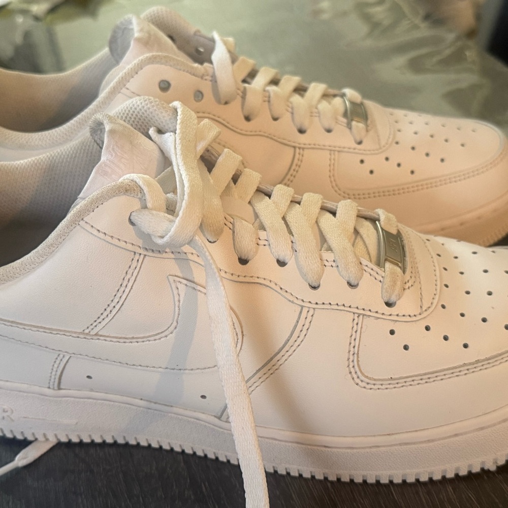 Men's White Low-Top Sneakers with Cushioned Comfort - Picture 2 of 7